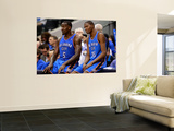Oklahoma City Thunder v Dallas Mavericks - Game TwoDallas, TX - MAY 19: Kendrick Perkins and Kevin Poster af Tom Pennington Oklahoma City Thunder v Dallas Mavericks - Game TwoDallas, TX - MAY 19: Kendrick Perkins and Kevin Poster af Tom Pennington