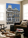 Lamp Post before Ornate Facades of Historic Guildhalls on Grand Place Affiches par Craig Pershouse