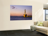Venetian Lighthouse at Entrance to Hania Harbour Poster par Gareth McCormack