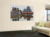 Matsumoto Castle with Moat, Stone Work and Red Wooden Bridge Posters par Frank Carter
