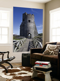 Gatehouse Remains of Norman Castle Affiches par Neil Setchfield