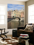 Woman Crossing Pont D'En Gomez Above Onyar River before Colourful Old Buildings Posters par Craig Pershouse