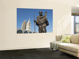 Statue of Mohandas Karamchand Gandhi at Ferry Plaza with Ferry Building Clocktower in Background Affiches par Stephen Saks