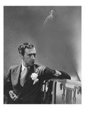 Vogue - June 1941 - Cecil Beaton with Peacock Photographie par Lusha Nelson