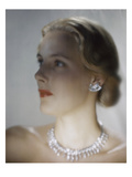 Vogue - October 1946 - Model in Van Cleef & Arpels Diamonds Fotografisk trykk av Erwin Blumenfeld