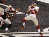 New York Giants and New England Patriots - Super Bowl XLVI - February 5, 2012: Victor Cruz Fotografie-Druck von Charlie Riedel