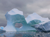 Iceberg Arch, Near Lemaire Channel, Antarctic Peninsula Fotografisk trykk av Christopher Bettencourt Iceberg Arch, Near Lemaire Channel, Antarctic Peninsula Fotografisk trykk av Christopher Bettencourt