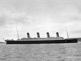 Titanic' Dropping Anchor. Valokuvavedos Titanic' Dropping Anchor. Valokuvavedos