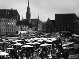Historic Munich: Viktualien Market around 1890. Photographic Print by Scherl 