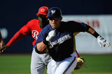 Phoenix, AZ - March 08: Cincinnati Reds v Milwaukee Brewers - Caleb Gindl, Didi Gregorius Photographie par Christian Petersen