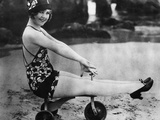 Swimsuit Trends, 1925 Photographie par Scherl 