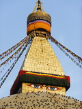 Pigeons and Prayer Flags on Boudha Stupa (Chorten Chempo), Boudhanath, Kathmandu, Nepal, Asia Photographie par Christian Kober