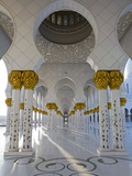 Gilded Columns of Sheikh Zayed Bin Sultan Al Nahyan Mosque, Abu Dhabi, United Arab Emirates Photographie
