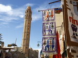 Main Street With Mosque and Carpet Shop Display, Tozeur, Tunisia, North Africa, Africa Fotografisk tryk af Dallas & John Heaton Main Street With Mosque and Carpet Shop Display, Tozeur, Tunisia, North Africa, Africa Fotografisk tryk af Dallas & John Heaton