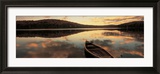 Water and Boat, Maine, New Hampshire Border, USA Lámina fotográfica enmarcada por Panoramic Images Water and Boat, Maine, New Hampshire Border, USA Lámina fotográfica enmarcada por Panoramic Images