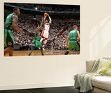 Miami, FL - May 28: Dwyane Wade and Mickael Pietrus Poster af Nathaniel S. Butler Miami, FL - May 28: Dwyane Wade and Mickael Pietrus Poster af Nathaniel S. Butler