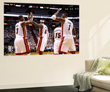Miami, FL - June 17: Dwyane Wade, LeBron James and Chris Bosh Reproduction murale géante par Mike Ehrmann