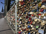 Padlocks on the Hohenzollern Bridge, Cologne, North Rhine Westphalia, Germany, Europe Photographie par Hans-Peter Merten