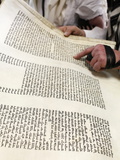Reading the Book of Esther During Purim Celebration in a Synagogue, Montrouge, Hauts-De-Seine, Fran Fotografie-Druck von  Godong