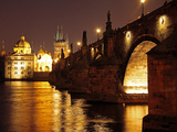 Charles Bridge over the River Vltava at Night, UNESCO World Heritage Site, Prague, Czech Republic,  Photographie par Hans-Peter Merten