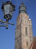 St. Elisabeth Church and Lamp, Old Town, Wroclaw, Silesia, Poland, Europe Photographie par Frank Fell