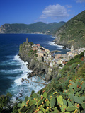 View over Village on the Riviera Di Levante, Vernazza, Cinque Terre, UNESCO World Heritage Site, Li Lámina fotográfica por Stuart Black