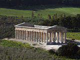 View over the Greek Doric Temple, Segesta, Sicily, Italy, Europe Photographie par Stuart Black