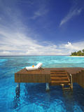 Sun Lounger and Jetty in Blue Lagoon on Tropical Island, Maldives, Indian Ocean, Asia Photographie par Sakis Papadopoulos