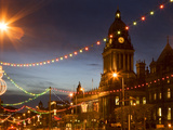 Town Hall and Christmas Lights on the Headrow, Leeds, West Yorkshire, Yorkshire, England, United Ki Fotografie-Druck von Mark Sunderland