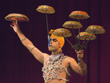 Man Performing the Raban Dance and Balancing Drums in a Tourist Show at the Kandyan Arts Associatio Photographie par Rob Francis
