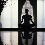 Woman Meditating, Bangkok, Thailand, Southeast Asia, Asia Photographie par Luca Tettoni