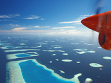 Aerial View of Atolls, Maldives, Indian Ocean, Asia Photographie par Sakis Papadopoulos
