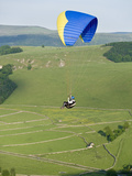 Paragliding Off Mam Tor, Derbyshire, Peak District, England, United Kingdom, Europe Photographie par Ben Pipe
