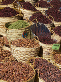 Spices and Dates for Sale in the Market or Souk of Aswan, Egypt, North Africa, Africa Photographie par  Tuul