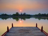Wat Sa Si at Dusk, Sukhothai Historical Park, UNESCO World Heritage Site, Sukhothai Province, Thail Fotografie-Druck von Ben Pipe
