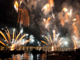 The Amazing Fireworks Display During the Night of Redentore Celebration in the Basin of St. Mark, V Fotografie-Druck von Carlo Morucchio