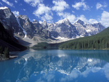 Moraine Lake in the Valley of Ten Peaks, Canada Fotografie-Druck von Diane Johnson