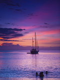 Small Fishing Village Along the Caribbean Coastline, Taganga, Colombia Photographie par Micah Wright