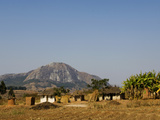 Malawi, Dedza, Grass-Roofed Houses in a Rural Village in the Dedza Region Fotografisk tryk af John Warburton-lee