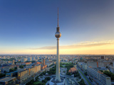 La tour de la télévision sur la place Alexandre et vue sur Berlin, Allemagne - Alexanderplatz, Fernsehturm Photographie par Michele Falzone