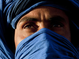 Tuareg Man, Erg Chebbi, Sahara Desert, Morocco Photographie par Peter Adams