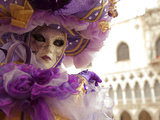 Venice, Veneto, Italy, a Masked Character in Front of the 'Palazzo Dei Dogi' During Carnival Photographie par Ken Scicluna