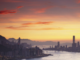 Hong Kong Island and Tsim Sha Tsui Skylines at Sunset, Hong Kong, China Photographie par Ian Trower