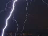 Cloud to Ground Lightning from a Severe Thunderstorm on the Colorado Front Range Fotografie-Druck von Jon Van de Grift