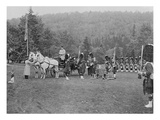 Queen Victoria Presenting Colours to the Cameron Highlanders, 1873 (B/W Photo) Reproduction procédé giclée par  English Photographer