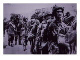 Exhausted British Paratroopers Taken Prisoner by the Germans, Battle of Arnhem, 1944 (B/W Photo) Lámina giclée por English Exhausted British Paratroopers Taken Prisoner by the Germans, Battle of Arnhem, 1944 (B/W Photo) Lámina giclée por English