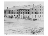 The Confederate Libby Prison for Prisoners of War at Richmond, Virginia (B/W Photo) Giclée-tryk af Alexander Gardner