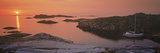 Sailboat on the Coast, Lilla Nassa, Stockholm Archipelago, Sweden Fotografisk tryk af Panoramic Images Sailboat on the Coast, Lilla Nassa, Stockholm Archipelago, Sweden Fotografisk tryk af Panoramic Images