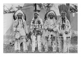Four Native American Chiefs in Traditional Clothing and Feathered Bonnet Photographie