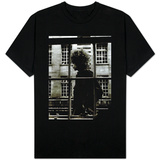 Bob Dylan passant devant une vitrine de magasin à Londres, 1966|The One and Only Bob Dylan Walking Past a Shop Window in London, 1966 T-Shirt
